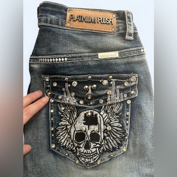 PLATINUM PLUSH LADIES SKULL & WINGS RHINESTONE DENIM BOOT CUT JEANS - WOMENS 11 - Picture 3 of 7